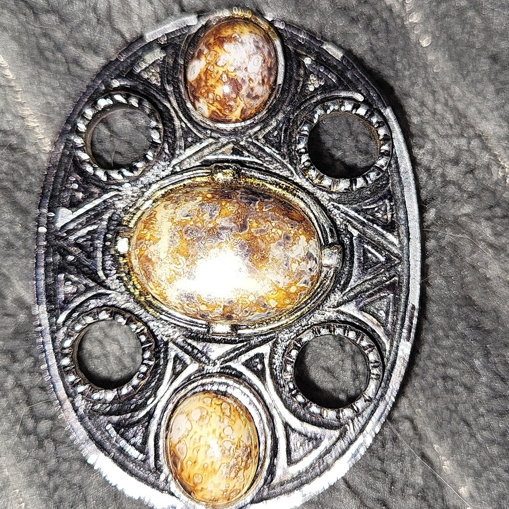 Vintage 1950s Oval Miracle Celtic Style Silver Tone Brooch w/ Agate Gemstones